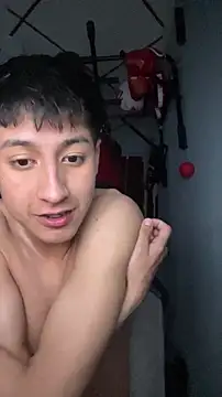 Snapshot of Stiven_017 chatting on February 8, 2026, 1:03 am Stiven 017 online show from February 8, 2026, 1:03 am