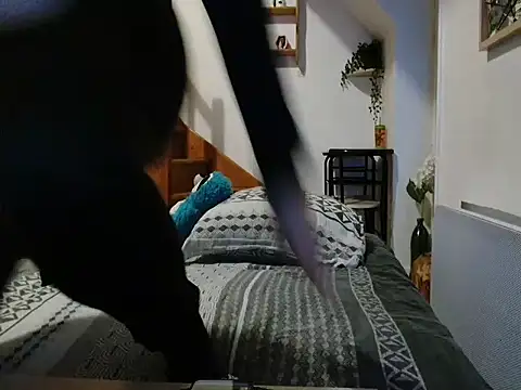 Snapshot of Lauzo21 chatting on November 17, 2025, 6:28 am Lauzo21 online show from November 17, 2025, 6:28 am