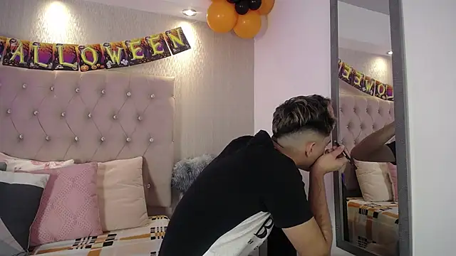 Snapshot of MrWilliseo chatting on October 15, 2025, 12:35 pm MrWilliseo online show from October 15, 2025, 12:35 pm