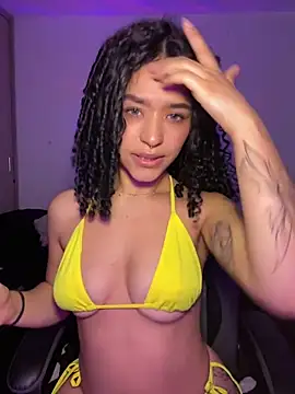 Crystal Dluna online show from November 20, 2025, 4:18 pm