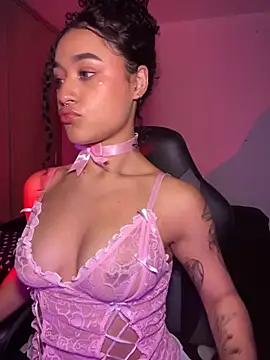 Crystal Dluna online show from November 29, 2025, 3:34 pm