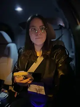 Snapshot of meow_girl chatting on November 20, 2025, 4:18 pm meow girl online show from November 20, 2025, 4:18 pm