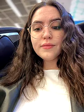 Snapshot of meow_girl chatting on November 14, 2025, 8:18 am meow girl online show from November 14, 2025, 8:18 am