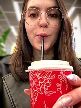 Snapshot of meow_girl chatting on October 22, 2025, 10:36 am meow girl online show from October 22, 2025, 10:36 am