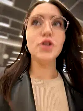 Snapshot of meow_girl chatting on November 18, 2025, 8:06 am meow girl online show from November 18, 2025, 8:06 am