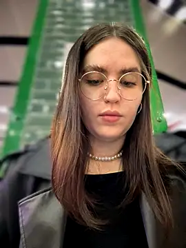 Snapshot of meow_girl chatting on December 5, 2025, 9:19 am meow girl online show from December 5, 2025, 9:19 am