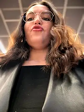 Snapshot of meow_girl chatting on November 19, 2025, 8:03 am meow girl online show from November 19, 2025, 8:03 am