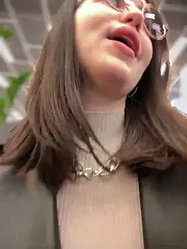 Snapshot of meow_girl chatting on October 21, 2025, 10:58 am meow girl online show from October 21, 2025, 10:58 am