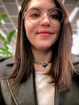 Snapshot of meow_girl chatting on October 12, 2025, 10:05 am meow girl online show from October 12, 2025, 10:05 am