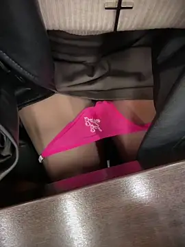 Snapshot of meow_girl chatting on October 30, 2025, 8:12 am meow girl online show from October 30, 2025, 8:12 am