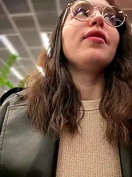 Snapshot of meow_girl chatting on November 16, 2025, 8:08 am meow girl online show from November 16, 2025, 8:08 am