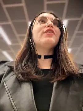 Snapshot of meow_girl chatting on December 4, 2025, 3:55 pm meow girl online show from December 4, 2025, 3:55 pm