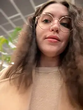 Snapshot of meow_girl chatting on October 27, 2025, 11:22 am meow girl online show from October 27, 2025, 11:22 am