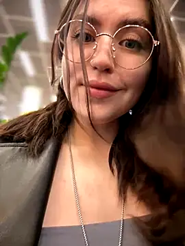 Snapshot of meow_girl chatting on December 1, 2025, 10:05 am meow girl online show from December 1, 2025, 10:05 am