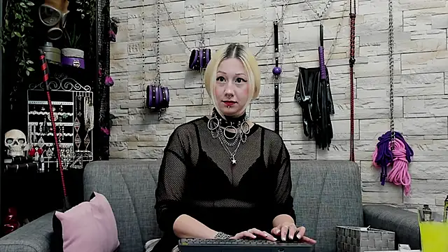 CruelMistress online show from October 28, 2025, 11:25 pm