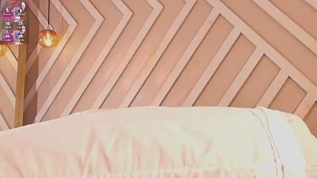 Snapshot of Emily_Monroe_ chatting on November 26, 2025, 10:37 am Emily Monroe online show from November 26, 2025, 10:37 am