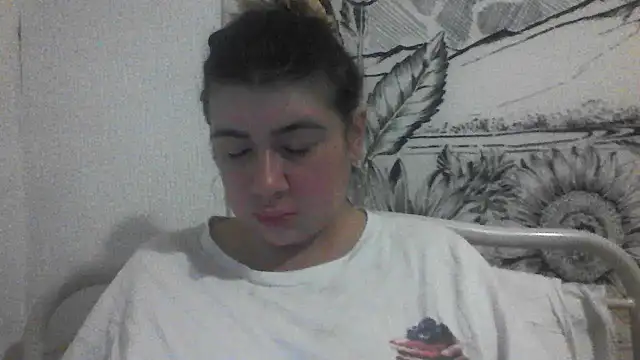 Snapshot of CamilaCherryX chatting on October 2, 2025, 7:39 pm CamilaCherryX online show from October 2, 2025, 7:39 pm