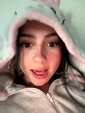 myeimmy 33 online show from November 6, 2025, 10:36 pm