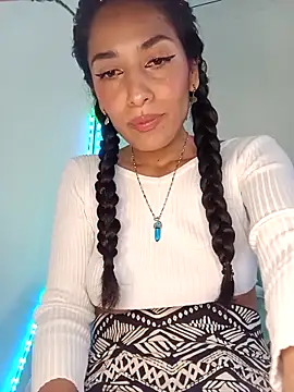 chloewildd  online show from November 10, 2025, 3:06 pm