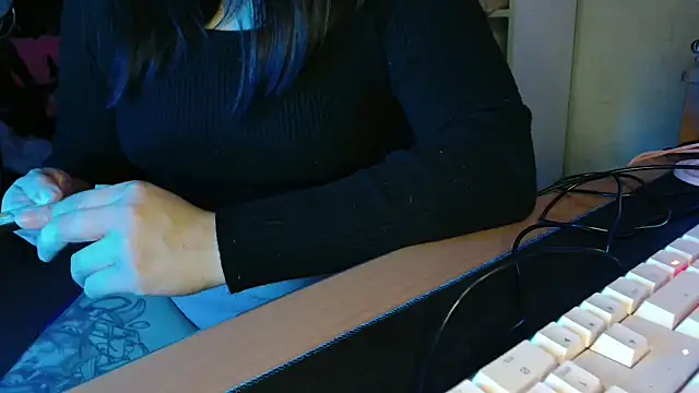 Snapshot of DirtyDi97 chatting on November 30, 2025, 3:18 am DirtyDi97 online show from November 30, 2025, 3:18 am