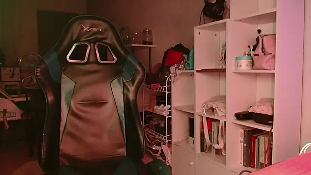 Snapshot of DirtyDi97 chatting on January 11, 2026, 2:40 am DirtyDi97 online show from January 11, 2026, 2:40 am