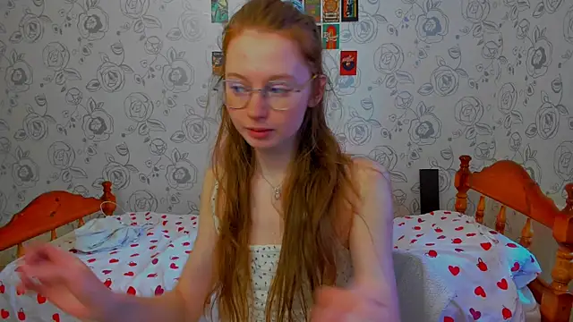 Snapshot of Fire_Luna chatting on May 4, 2026, 10:07 am Fire Luna online show from May 4, 2026, 10:07 am