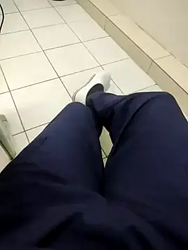 gatmoreno1 online show from September 30, 2025, 5:08 pm