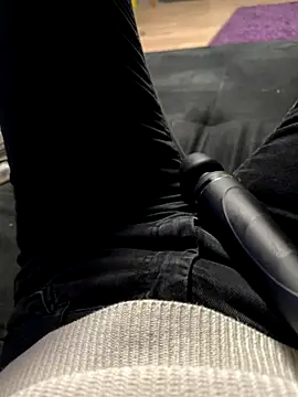 Snapshot of Ana-05 chatting on September 12, 2025, 8:19 pm Ana-05 online show from September 12, 2025, 8:19 pm