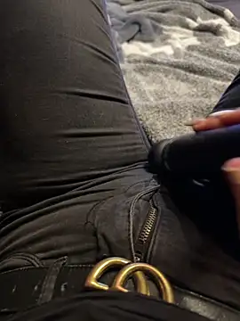 Snapshot of Ana-05 chatting on November 17, 2025, 6:34 pm Ana-05 online show from November 17, 2025, 6:34 pm