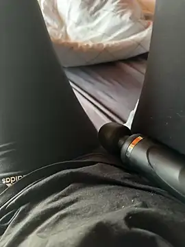 Snapshot of Ana-05 chatting on February 18, 2025, 4:03 pm Ana-05 online show from February 18, 2025, 4:03 pm