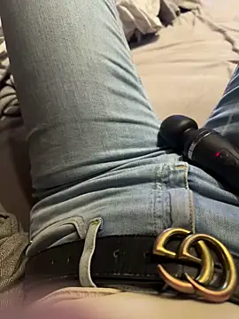 Snapshot of Ana-05 chatting on December 15, 2025, 8:03 pm Ana-05 online show from December 15, 2025, 8:03 pm