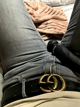 Snapshot of Ana-05 chatting on November 27, 2025, 8:31 pm Ana-05 online show from November 27, 2025, 8:31 pm