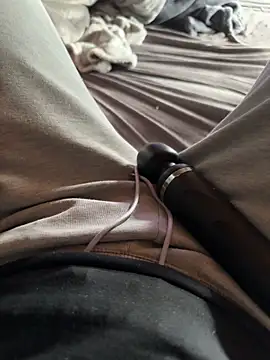 Snapshot of Ana-05 chatting on October 21, 2025, 10:14 am Ana-05 online show from October 21, 2025, 10:14 am