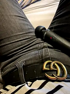 Snapshot of Ana-05 chatting on October 27, 2025, 3:35 pm Ana-05 online show from October 27, 2025, 3:35 pm