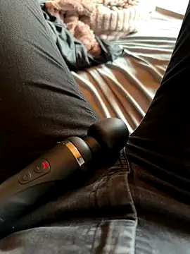 Snapshot of Ana-05 chatting on September 13, 2025, 10:48 am Ana-05 online show from September 13, 2025, 10:48 am