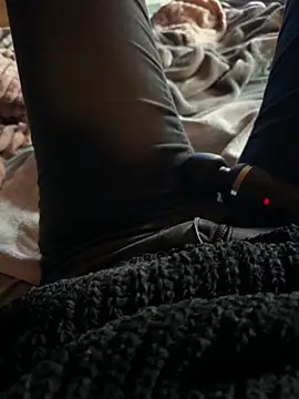 Snapshot of Ana-05 chatting on December 19, 2025, 11:34 am Ana-05 online show from December 19, 2025, 11:34 am