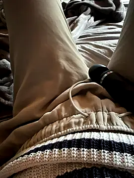 Snapshot of Ana-05 chatting on October 12, 2025, 10:27 am Ana-05 online show from October 12, 2025, 10:27 am