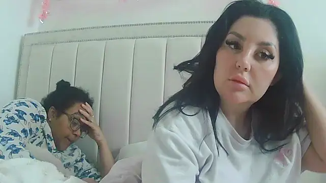 Snapshot of vanilla_chocolate23 chatting on November 18, 2025, 9:45 am vanilla chocolate23 online show from November 18, 2025, 9:45 am