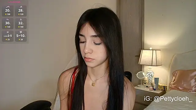 Snapshot of PettyCloeh chatting on November 26, 2025, 10:43 pm PettyCloeh online show from November 26, 2025, 10:43 pm