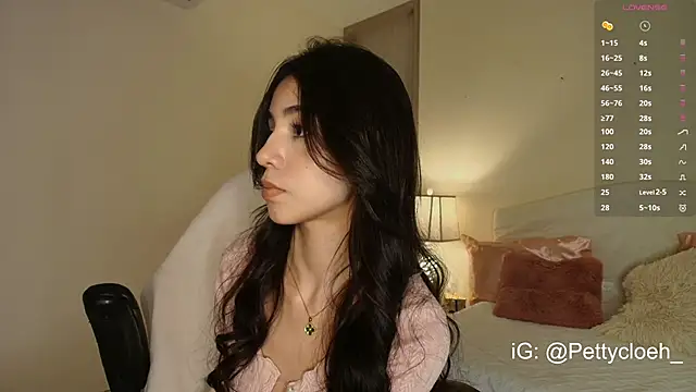 Snapshot of PettyCloeh chatting on October 27, 2025, 9:27 pm PettyCloeh online show from October 27, 2025, 9:27 pm