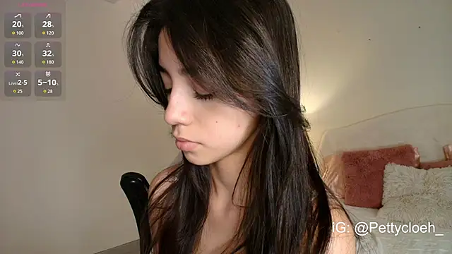 Snapshot of PettyCloeh chatting on November 15, 2025, 8:35 pm PettyCloeh online show from November 15, 2025, 8:35 pm