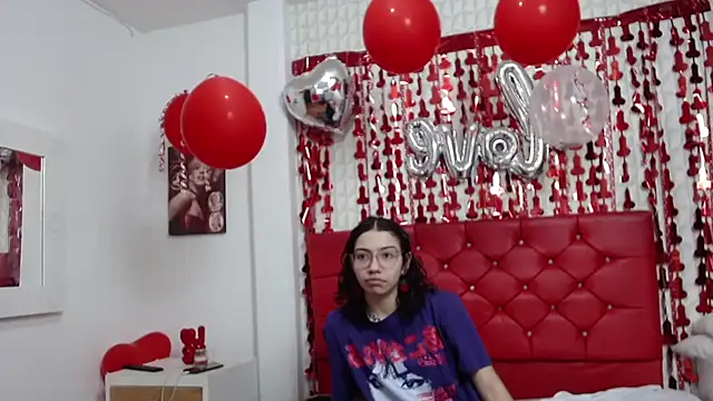 Roxy Lux online show from February 23, 2025, 2:57 pm