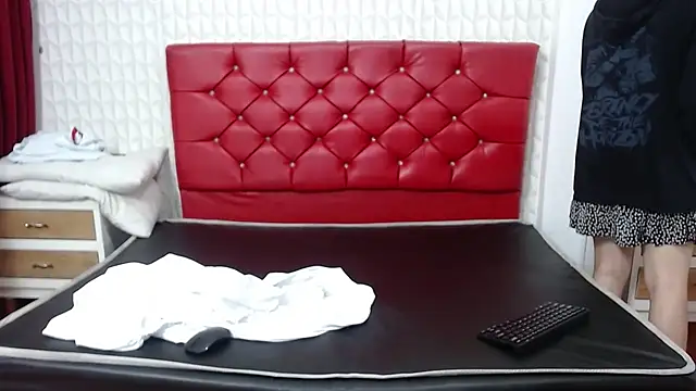 Roxy Lux online show from February 6, 2025, 12:15 pm