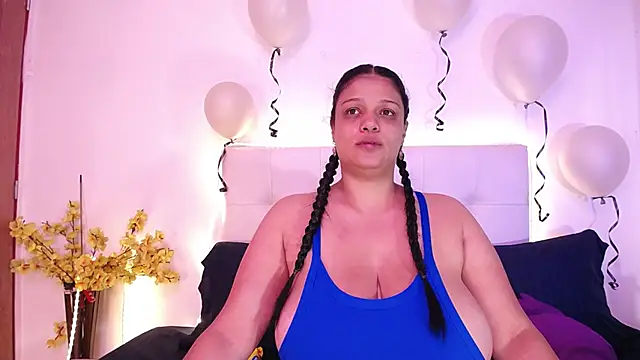 Nicol Love0 online show from April 18, 2026, 1:02 pm