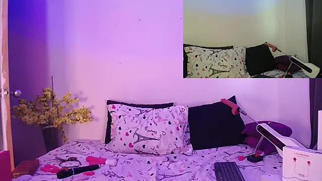 Nicol Love0 online show from February 11, 2026, 12:38 pm