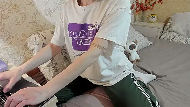 SunnyJoysx online show from November 12, 2025, 12:42 pm