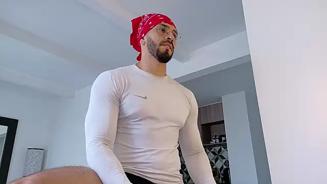 Snapshot of tony_muscle chatting on November 1, 2025, 9:52 pm tony muscle online show from November 1, 2025, 9:52 pm