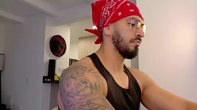 Snapshot of tony_muscle chatting on November 18, 2025, 8:56 pm tony muscle online show from November 18, 2025, 8:56 pm