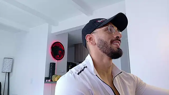 Snapshot of tony_muscle chatting on November 17, 2025, 8:57 pm tony muscle online show from November 17, 2025, 8:57 pm