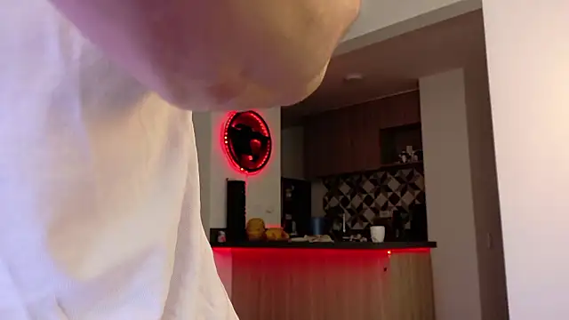 Snapshot of tony_muscle chatting on December 2, 2025, 11:06 pm tony muscle online show from December 2, 2025, 11:06 pm